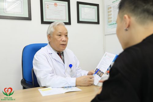 Tiến sĩ, bác sĩ Nguyễn Phương Hồng - Nguyên Giám đốc trung tâm nam học bệnh viện Việt Đức, nguyên phó chủ tịch hội giới tính Việt Nam, hơn 40 năm kinh nghiệm trong điều trị viêm nhiễm cơ quan sinh dục.